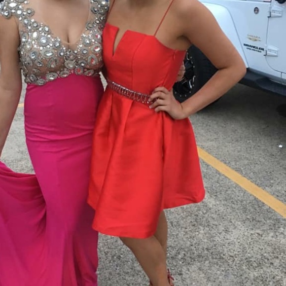 Red dress - Picture 2 of 3